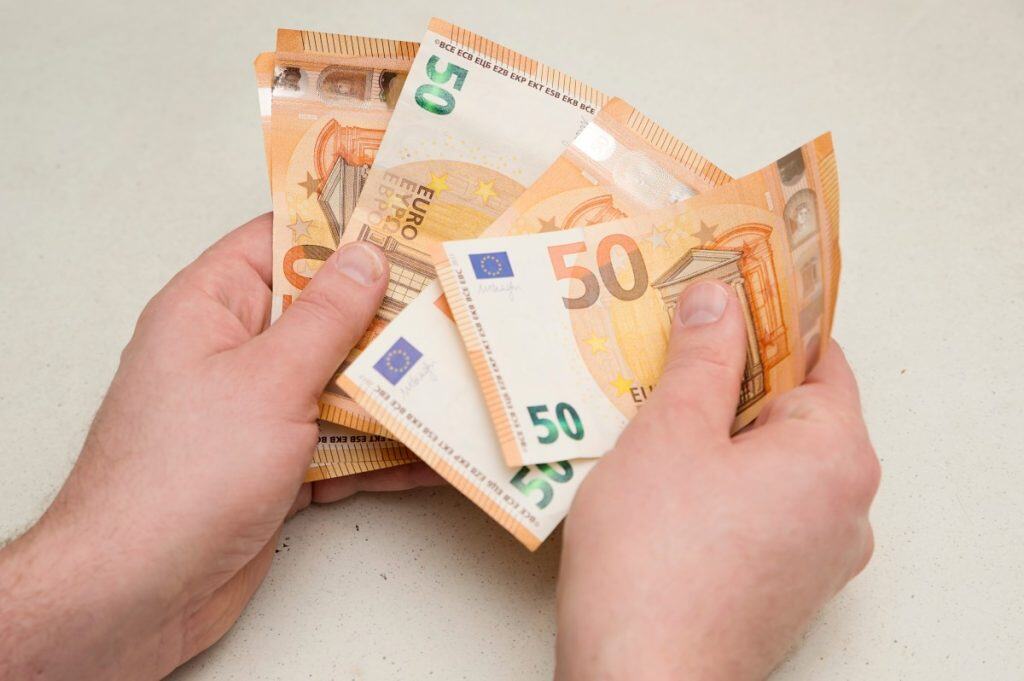 10 financijskih navika koje trebate razviti za uspješan život 10 financijskih navika koje trebate razviti za uspješan život