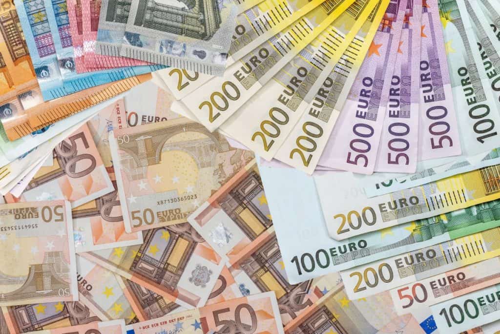 Koliko je važno pratiti ekonomske pokazatelje prije nego investiraš Koliko je važno pratiti ekonomske pokazatelje prije nego investiraš